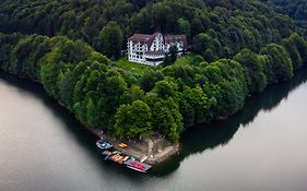 Hotel Valea Cu Pesti